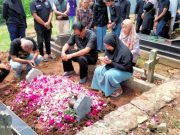 Seorang Narapidana Lapas Perempuan Semarang Hadiri Pemakaman Suami