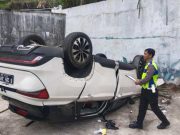 Salah Injak Pedal, Mobil Wisatawan “Salto” ke Jurang di Area Taman Wisata Watu Angkruk