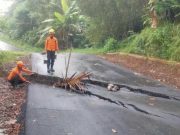 Tanah Bergerak di Medono Kaliwiro Sebabkan Jalan Ambles dan Sulit Dilewati