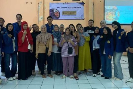 Mahasiswa Ilmu Komunikasi USM Gelar Pelatihan Foto Produk untuk Pelaku UMKM