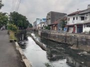 Koramil Semarang Tengah Gelar Resik-Resik Kali Semarang