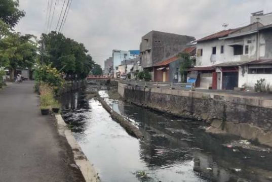 Koramil Semarang Tengah Gelar Resik-Resik Kali Semarang