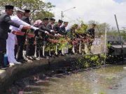 Danlanal Tegal Pimpin Pelarungan dan Tabur Bunga Peringati Hari Pahlawan