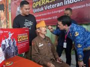 Visi untuk Pahlawan, Telkomsel & Kitabisa Bantu Operasi Katarak Veteran