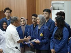 Rektor USM Serahkan Beasiswa Hasil Turnamen Golf Charity 2025