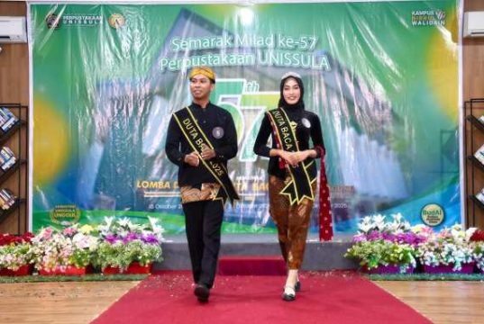 Vina dan Mikail dari Fikom Terpilih Jadi Duta Baca Perpustakaan Unissula 2025