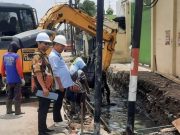 Tim PKM Dosen Teknik Sipil USM Dampingi Pemasangan U-Ditch untuk Drainase Jalan Semarang-Godong