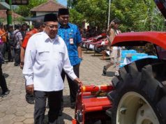 Dukung Program Ketapang, Abdul Wachid Bagikan Alat Pertanian untuk Petani Jepara