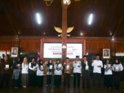 50 Guru Luncurkan Buku Kado Hari Guru dari Penjuru Negeri dari Pendapa R.A. Kartini Jepara