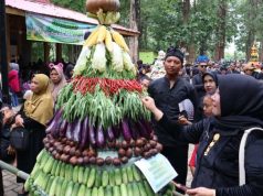 Pertama Kali Tradisi Grebeg Gunungan Eks-Kawedanan Ngawen di Area Wisata Gua Terawang Todanan