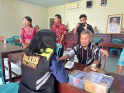 Tim Medis Polres Periksa Personel Pospam Natal dan Tahun Baru di Gereja Bethani Blora