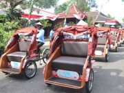 Wakil Bupati Blora Serahkan 100 Becak Listrik Bantuan Presiden Prabowo Subianto