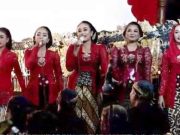 Pentas Wayang Tiga Dalang, Membagikan Puluhan Doorprize