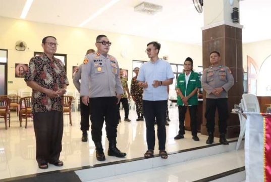 Kapolres Kebumen Gandeng GP Ansor Sambangi Gereja