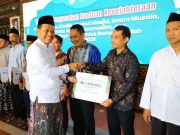 Bupati Sam’ani Serahkan Bantuan Kesejahteraan Imam, Marbot, hingga Pemuka Agama di Kudus