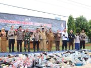 Jelang Tahu Baru Polres Kebumen Musnahkan 1.717 Botol Miras