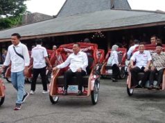 Bupati Grobogan Setyo Hadi Serahkan 100 Becak Listrik untuk Pengemudi Lansia, Tegaskan Tak Boleh Digadaikan atau Dijual