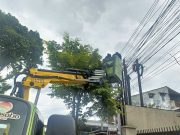 Petugas Kembali Tertibkan Kabel FO Semrawut di Wonosobo