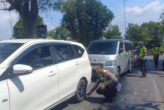 Libur Nataru, Jalur Wisata Lereng Muria Kudus Padat, Sejumlah Kendaraan Mogok di Tanjakan