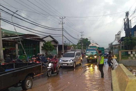 Genangan Banjir Rendam Pantura Kudus–Pati, Lalu Lintas Tersendat