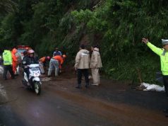 Longsor Tutup Jalur Wonosobo–Dieng, Polisi dan Tim Gabungan Bergerak Cepat