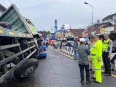 Truk Tronton Alami Rem Blong di Simpang Tiga Pasar Kertek, 5 Orang Terluka