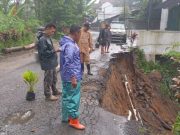 Hujan Deras, Ruas Jalan Kuripan-Wonokampir Watumalang Longsor