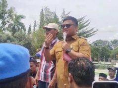 Pedagang Pasar Rakyat Tradisional Kabupaten Tegal Unjuk Rasa di Kantor Bupati