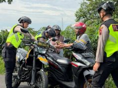 Motor Mogok di Jalur Wisata Kudus, Wisatawan Ini Dapat Bensin Gratis dari Polisi