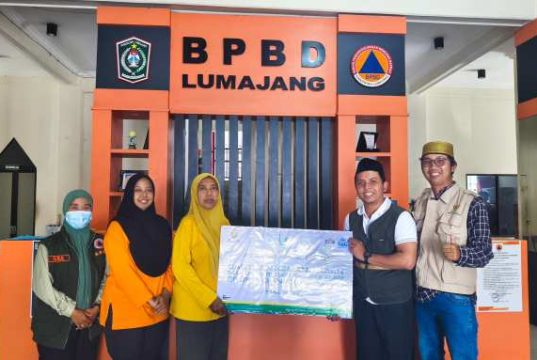 UPZ Baznas Semen Gresik – BPBD Lumajang Salurkan Bantuan untuk Korban Erupsi Semeru