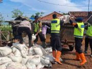 Cegah Rob Meluas, Tanggul di Kelurahan Bandengan Pekalongan Diperkuat