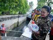 Pemkot Semarang Pakai Bola GPS Pintar untuk Deteksi Sumbatan Drainase di Simpang Lima