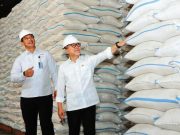 Dirut BULOG dan Menko Pangan Kunjungi Pasar Kendal, Pastikan Harga Pangan Stabil