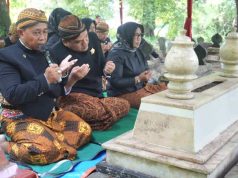 Jelang HUT Blora, Bupati dan Jajaran Ziarah ke Makam Pendahulu dengan Busana Adat Jawa