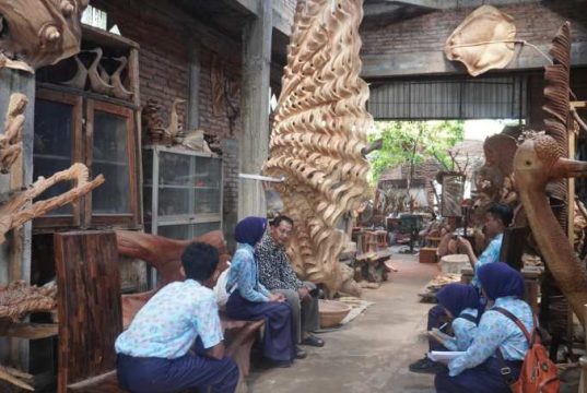 Kenalkan Budaya Agung, SMPN 1 Welahan Menjemput Cahaya Inspirasi R.A. Kartini