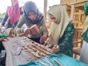 Kokurikuler Inspiratif: Ratusan Siswa MTs Safinatul Huda Kenali Seni Ukir Jepara dalam Outing Class