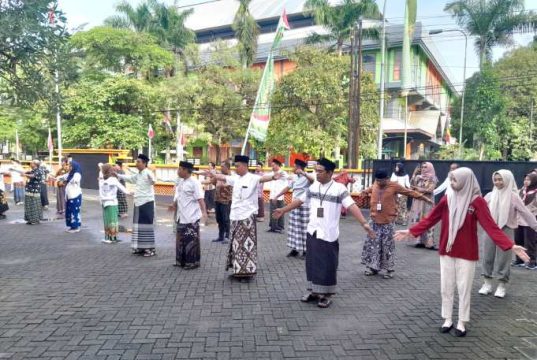 Per 2 Januari 2026 Berlaku, Pegawai ‘ASN Jumat Bersarung’ di Pemkab Blora