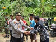 Respon Cepat Bencana Tanah Longsor di Bener, Kapolres Purworejo Bantuan Pangan untuk Warga Tedampak