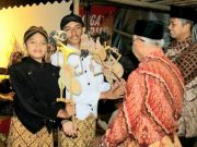 Wayangan Tahun Baru Dua Dalang, Meriahkan HUT Ke-99 Eyang Putri