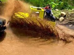 Gebyur Air Berlumpur di Track Off-Road Jeep Adventure