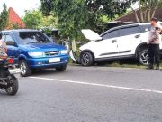 Dua Mobil Tabrakan Adu Banteng, Dua Orang Mengalami Luka