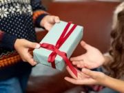 Tradisi Natal 2025: Tukar Kado, Hampers, dan Makna Bahasa Cinta
