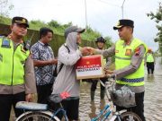 Kapolres Kudus Cek Kondisi Banjir dan Salurkan Bantuan