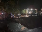 Jembatan Portal Wisata Colo Kudus Ambrol, Dua Kendaraan Jatuh ke Jurang