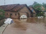 Tanggul Sungai di Golantepus Kudus Kembali Jebol, Genangan Banjir Kembali Meninggi