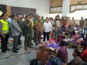 Kepala BNPB Tinjau Pengungsi Banjir Kudus, Bawa Pesan dari Presiden Prabowo