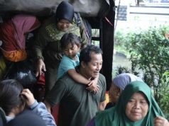 Rumahnya Kebanjiran, Anggota DPRD Kudus Ini Pilih Tinggal di Posko Pengungsian Bersama Warga