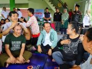 Bupati Kudus Tinjau Posko Pengungsian Loram Kulon, Hadirkan Pijat Tunanetra untuk Relaksasi Warga
