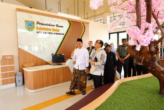 Perkuat Budaya Literasi, Bupati Sam’ani Resmikan Gedung Perpustakaan Umum Kudus