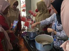 Mahasiswa KKN Untidar Melatih Membuat Lilin Aroma Terapi KKN Untidar